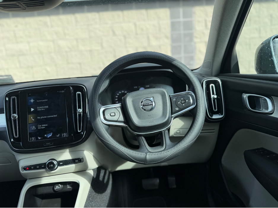 2018 Volvo XC40 - image 11
