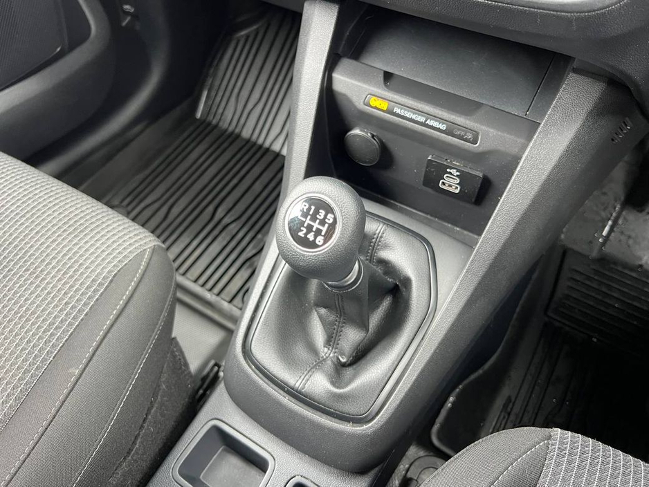 2025 Ford Transit - image 11