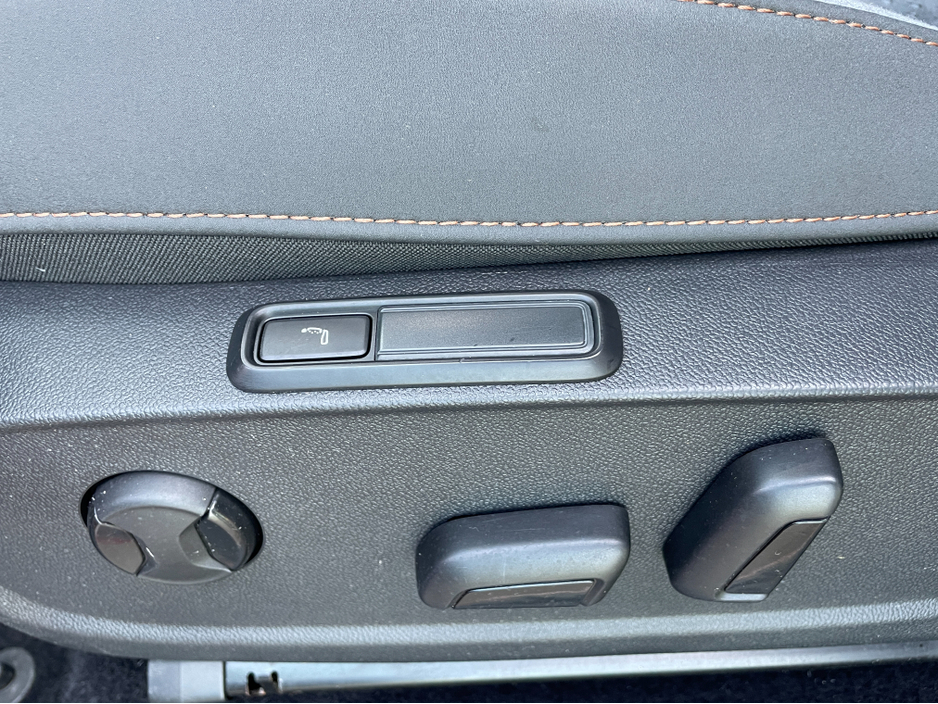 2022 Cupra Born - image 10