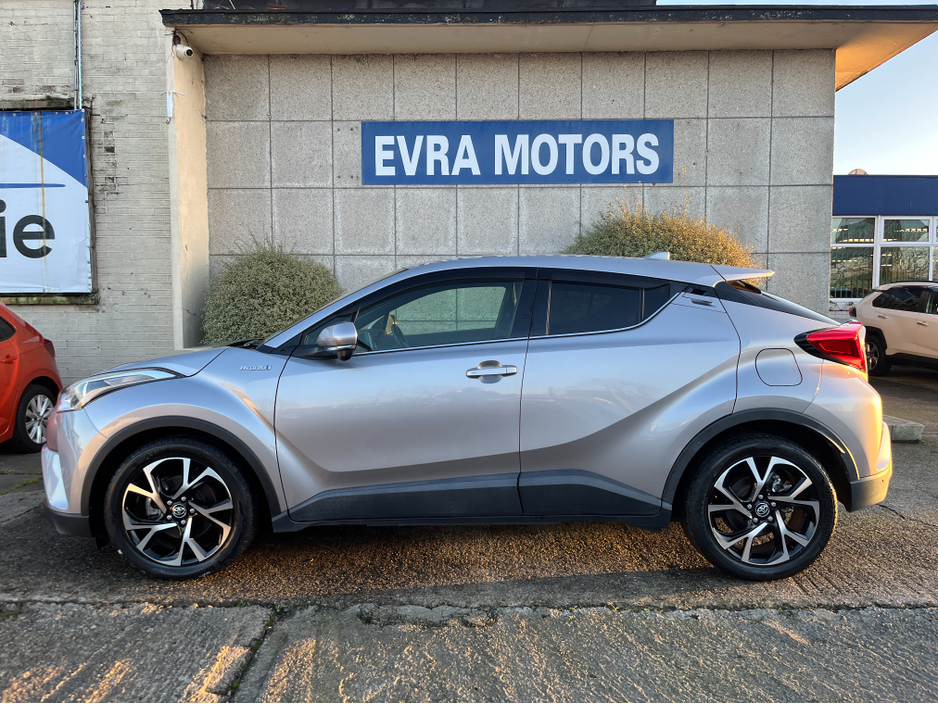 2017 Toyota C-HR SOL AUTOMATIC HYBRID 1.8 PETROL //HIGH SPEC//LOW MILES//REVERSE CAMERA//HALF LEATHER HEATED SEATS//KEYLESS ENTRY//ADAPTIVE CRUISE CONTROL// €18,950