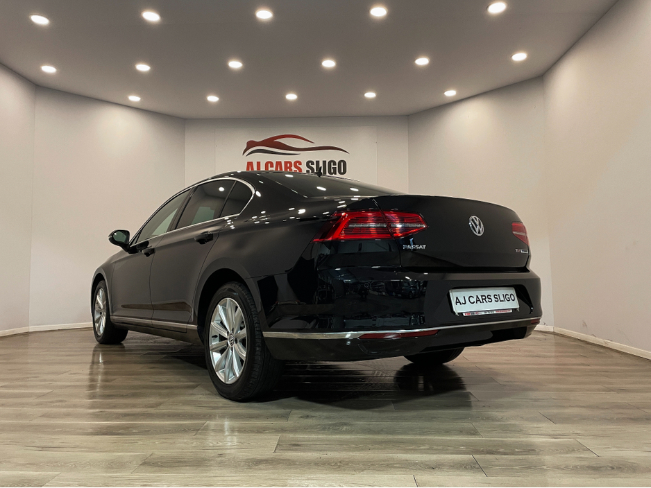 2015 Volkswagen Passat - image 11