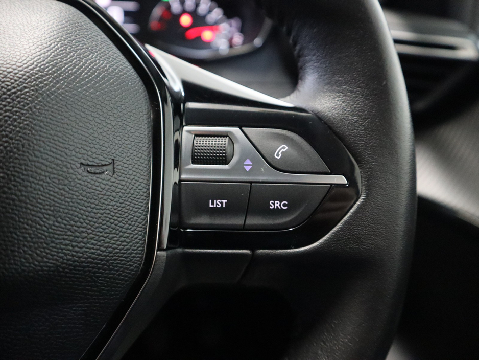 2023 Peugeot 208 - image 13