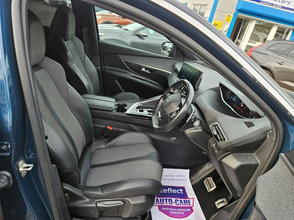 2023 Peugeot 5008 - image 11