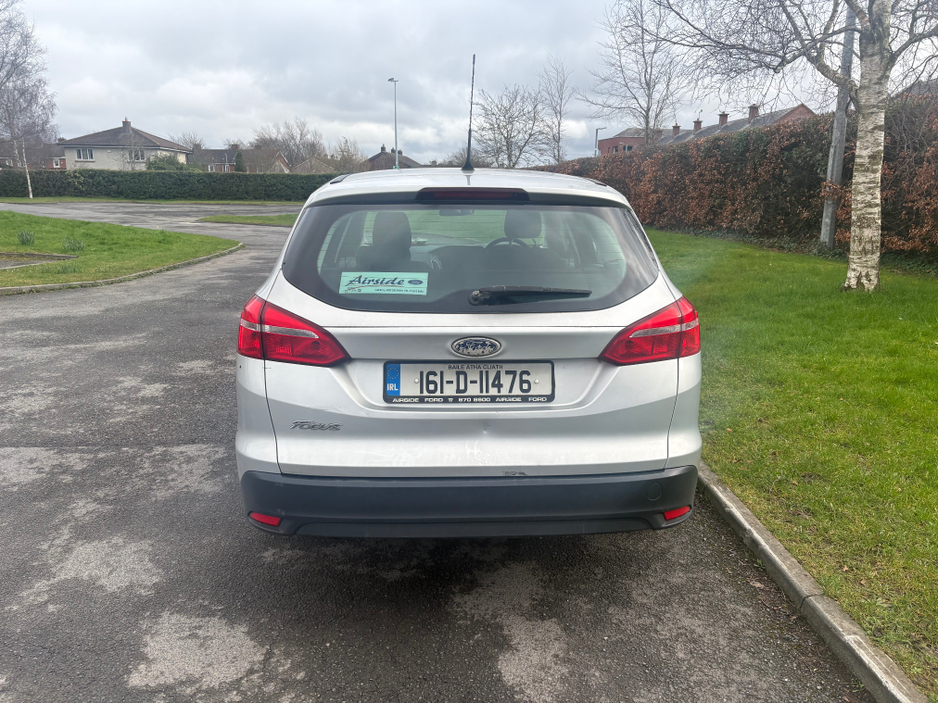 2016 Ford Focus - image 4
