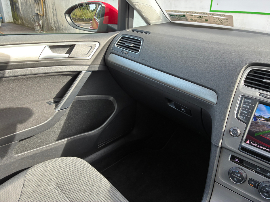 2014 Volkswagen Golf - image 21