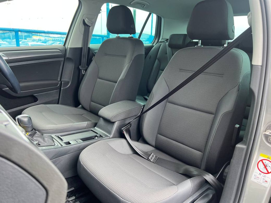 2020 Volkswagen Golf - image 6