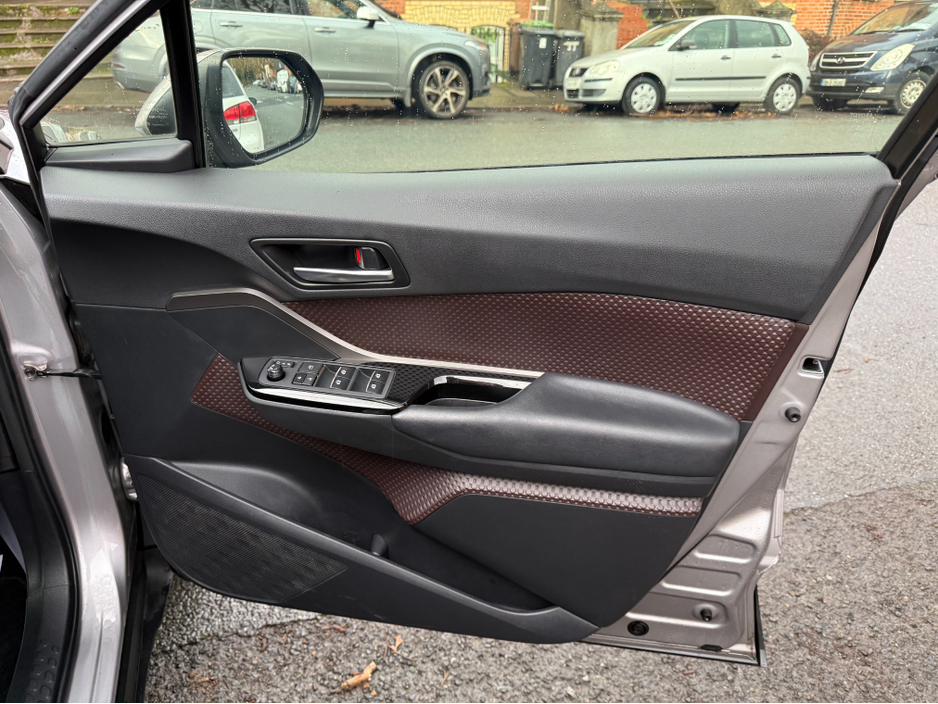 2017 Toyota C-HR 1.8 Hybrid Automatic, Only 54kms! New Nct 12/2027, Apple Car Play, Android Auto, Sat Nav, Parking Sensors, Alloys, A/C, Cruise Control, Half Leather, Heated Seats, Finance Available, SIMI Dealer, €18,950