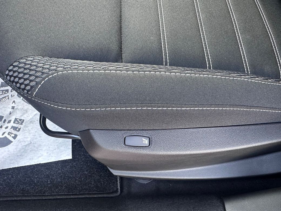 2022 Dacia Duster - image 16