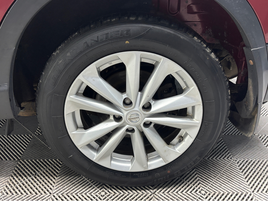 2016 Nissan Qashqai - image 2