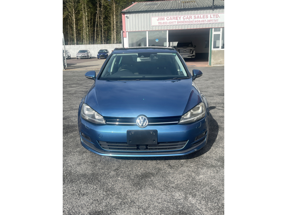 2016 Volkswagen Golf - image 2