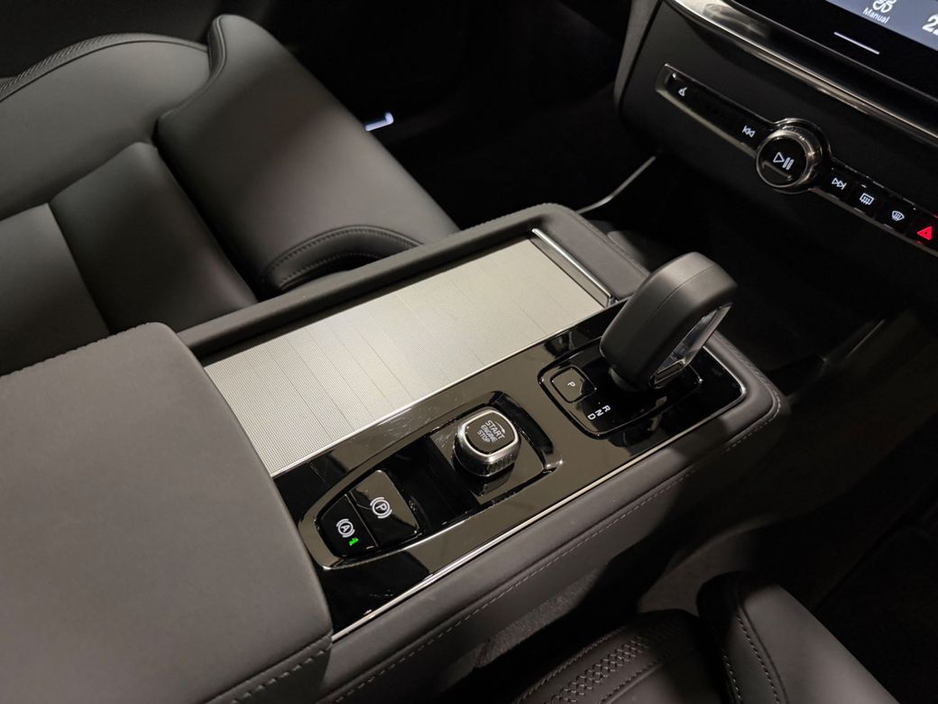 2025 Volvo XC90 - image 32