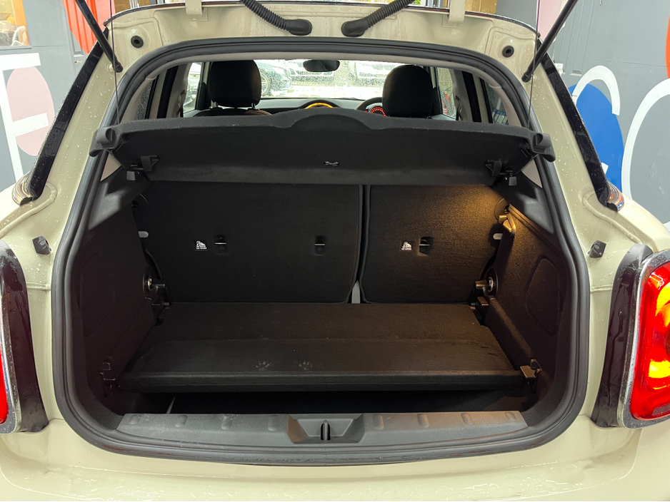 2018 MINI Cooper €16950! 2018 MINI COOPER 5DOORS 1.5 AUTOMATIC / CRUISE CONTROL / REVERSE CAMERA / AMBIENT LIGHTS AND MORE €16,950