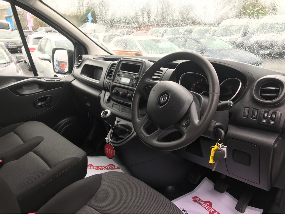 2021 Renault Trafic - image 24