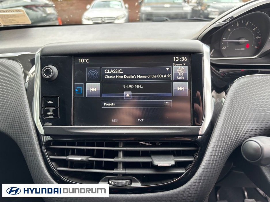 2016 Peugeot 208 - image 12