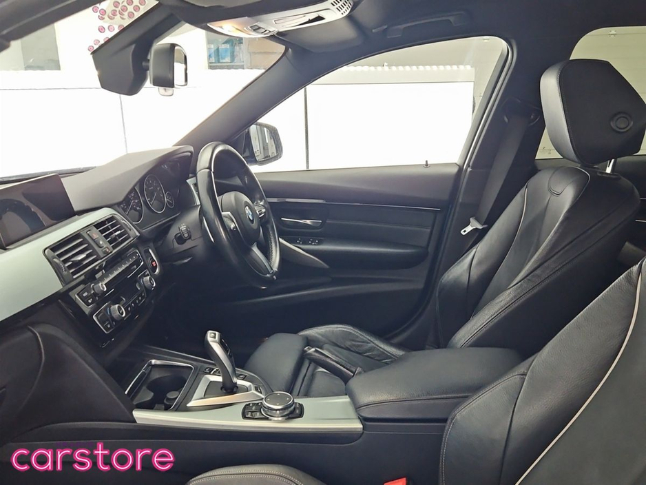 2016 BMW 3 Series - image 12