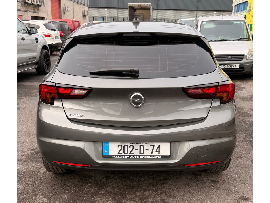 2020 Opel Astra - image 6