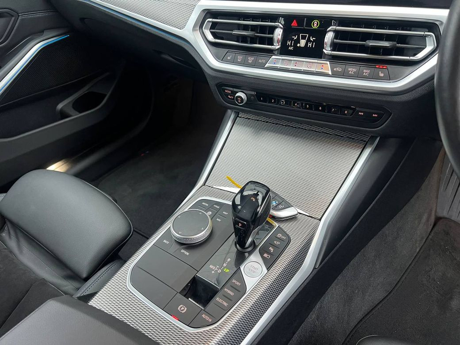 2020 BMW 3 Series 330e M-SPORT COMPETITION 2.0 HYBRID // 19" M-SPORT ALLOYS // LEATHER/SUEDE INTERIOR // DIGITAL CLUSTER €29,900