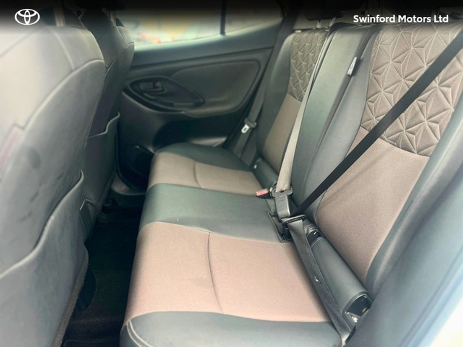 2022 Toyota Yaris Cross - image 8