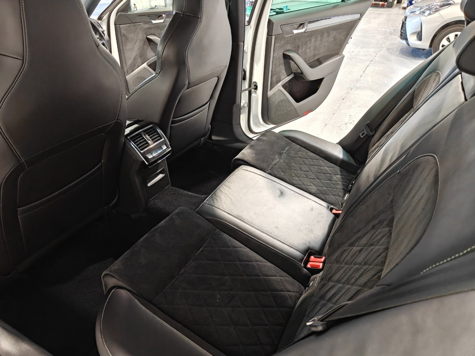 2018 Skoda Superb - image 22