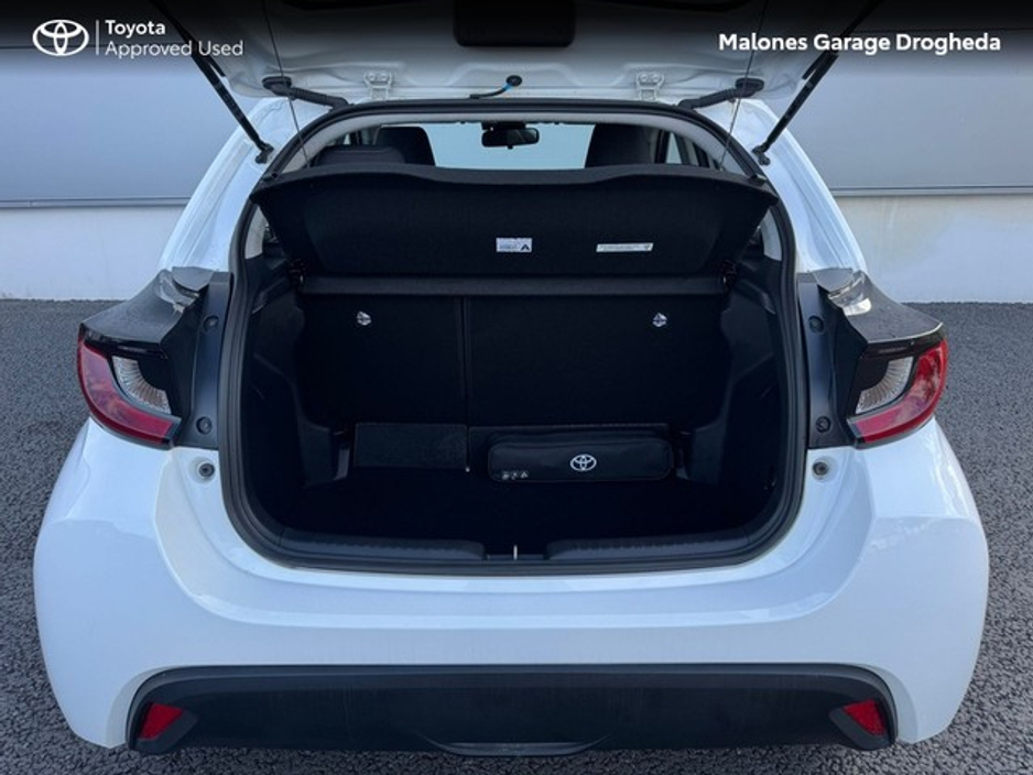 2024 Toyota Yaris - image 7