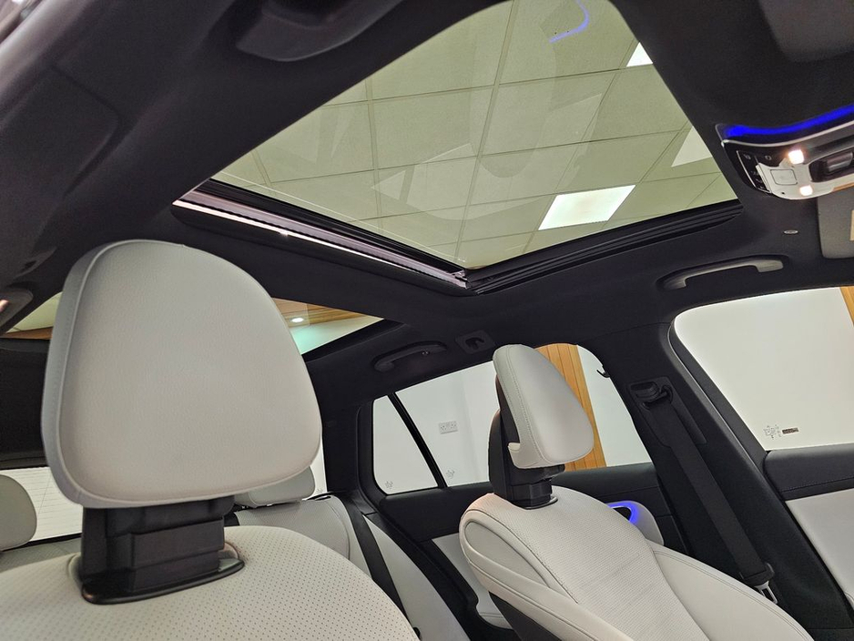 2025 Mercedes-Benz C Class PREMIUM // BLACK WITH IVORY €58,950