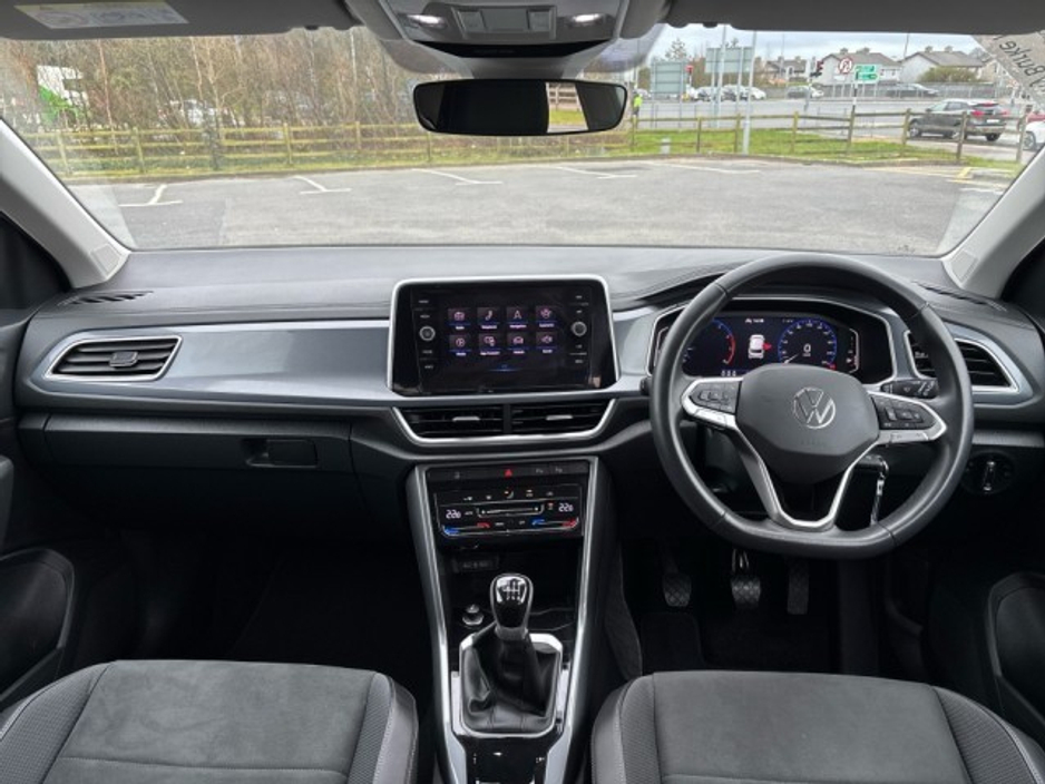 2024 Volkswagen T-Roc - image 9