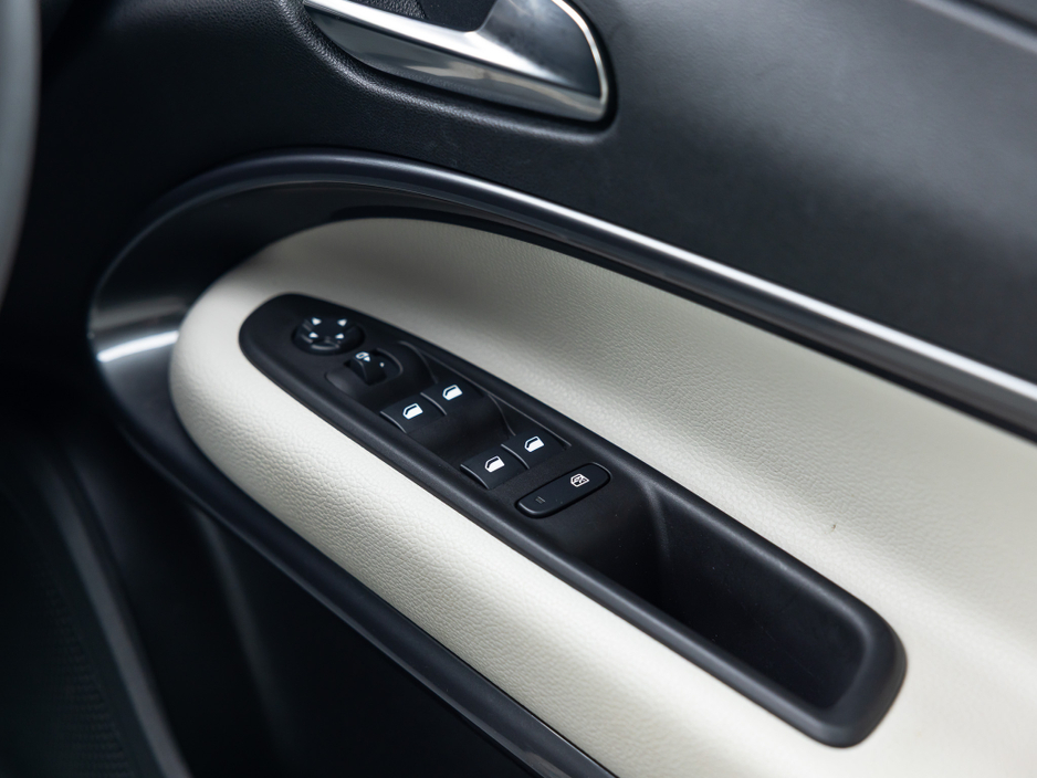 2025 Fiat 600 - image 18