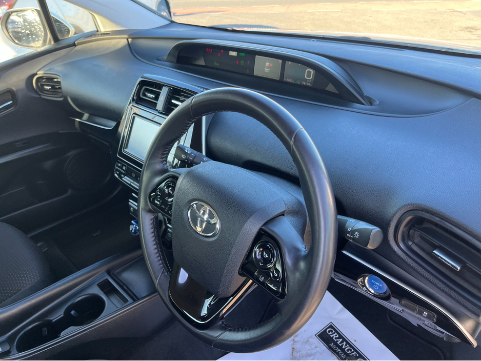 2020 Toyota Prius - image 8
