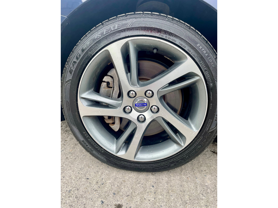 2015 Volvo V40 - image 13