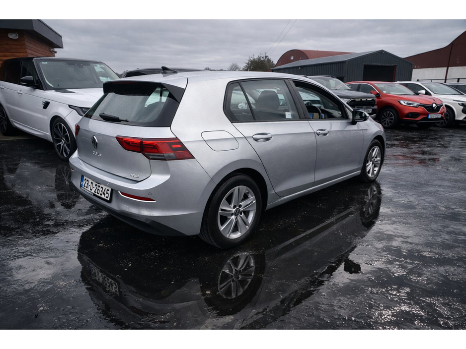 2023 Volkswagen Golf - image 3