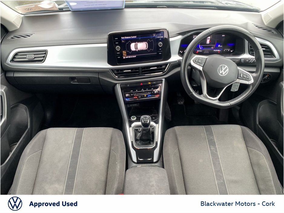 2023 Volkswagen T-Roc - image 2