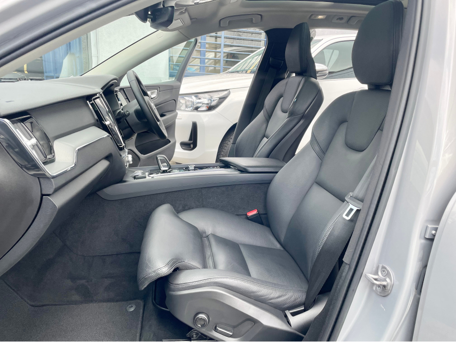 2023 Volvo XC60 - image 33