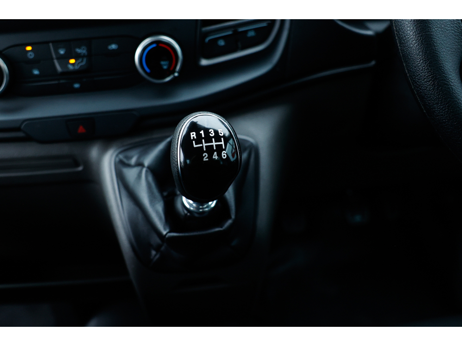 2025 Ford Cargo - image 9