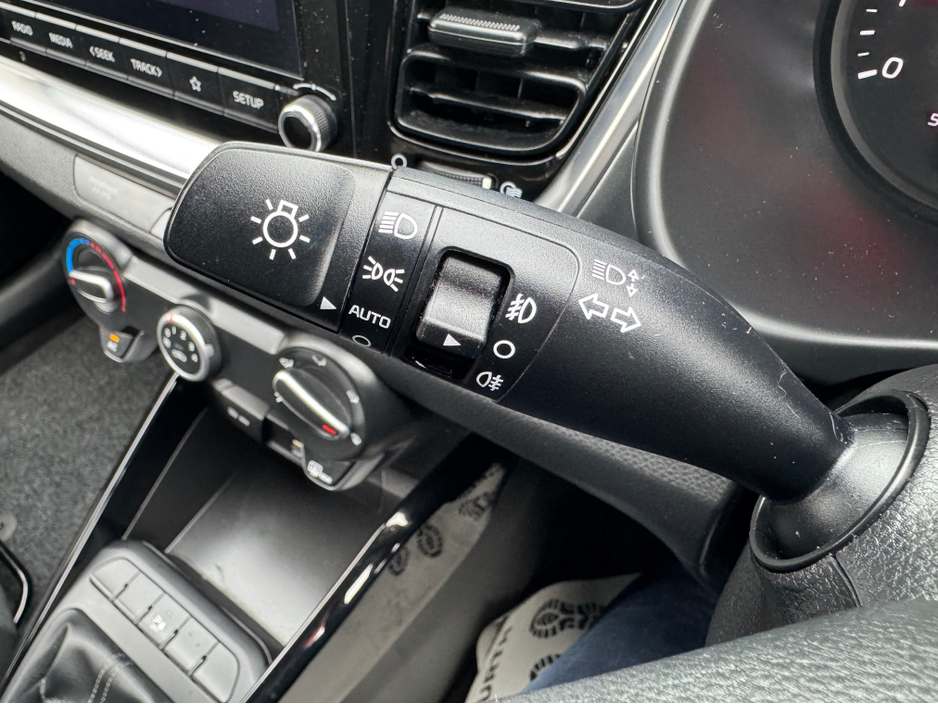 2021 Kia Stonic - image 21