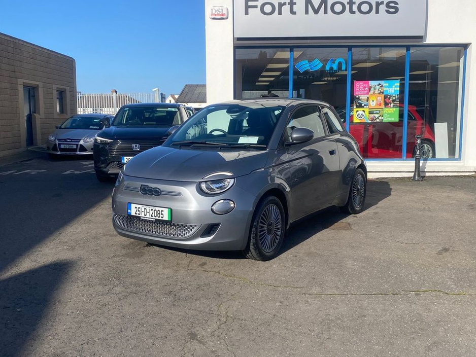 2025 Fiat 500e - image 29