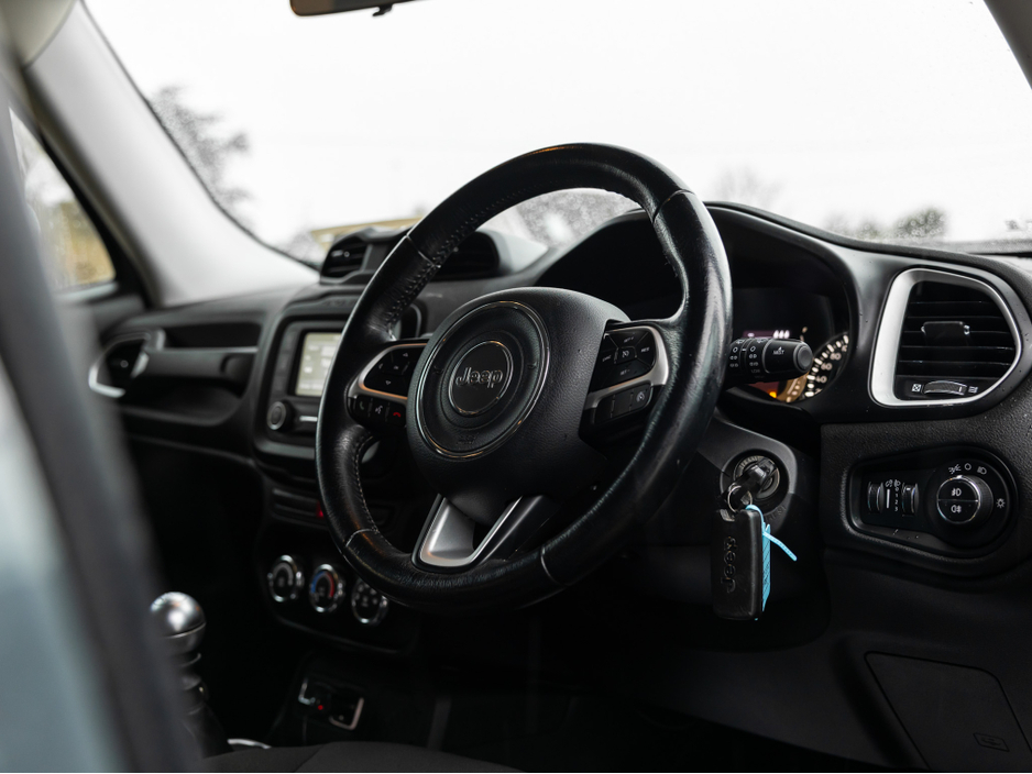 2015 Jeep Renegade - image 13