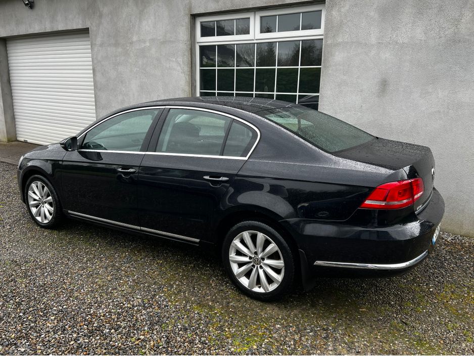 2013 Volkswagen Passat - image 3