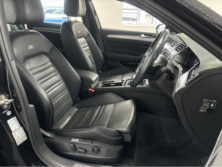 2017 Volkswagen Passat - image 5