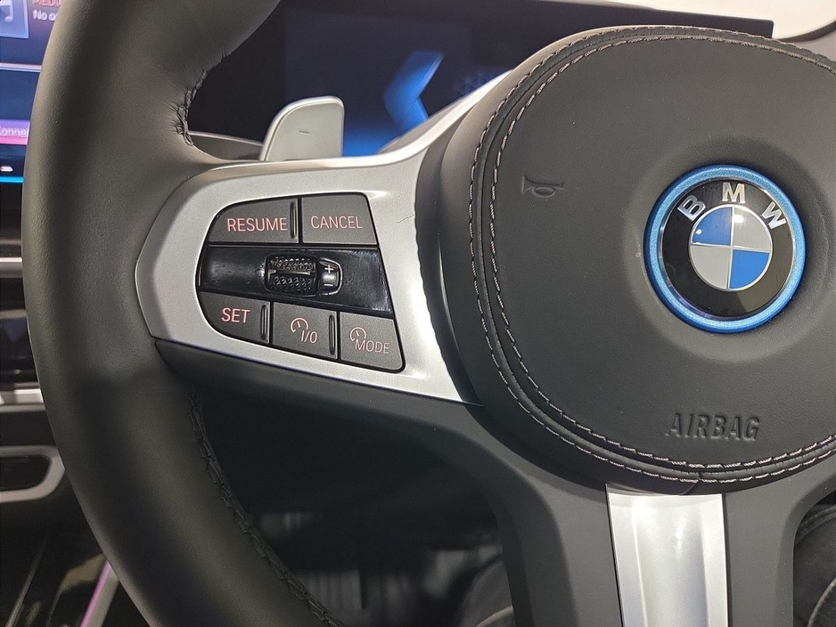 2025 BMW X5 - image 17