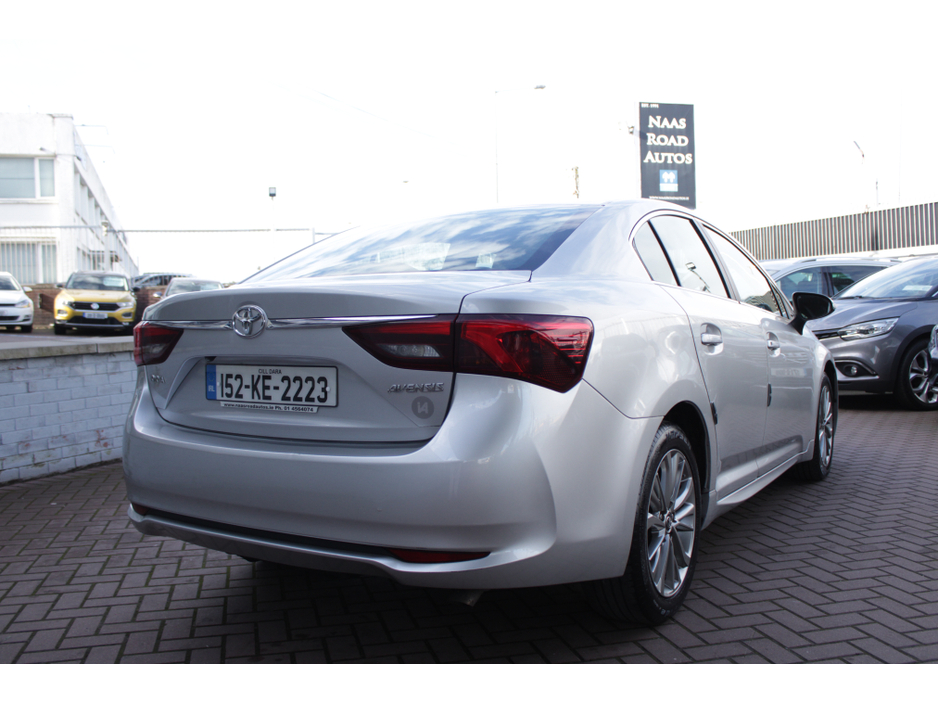 2015 Toyota Avensis - image 4