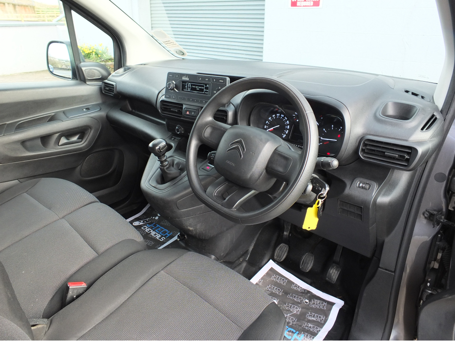 2022 Citroen Berlingo - image 12