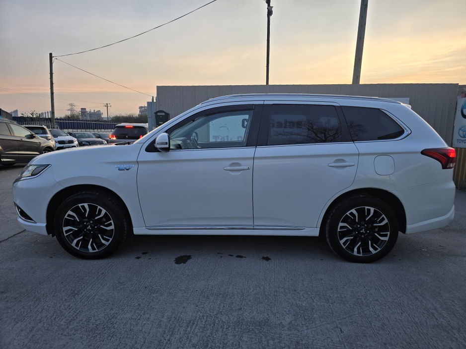 2017 Mitsubishi Outlander - image 4
