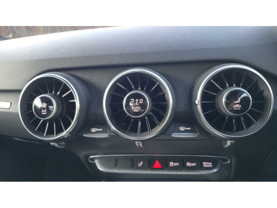 2015 Audi TT - image 20