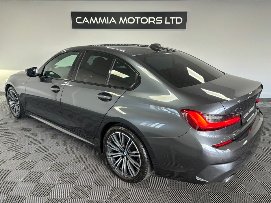 2021 BMW 3 Series - image 3