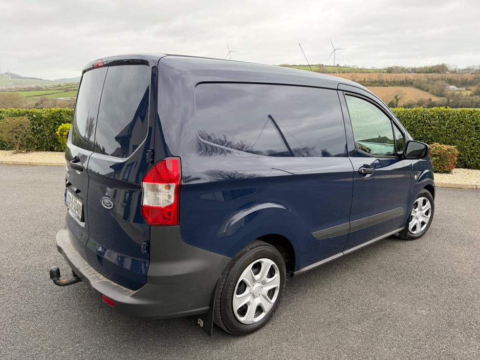 2023 Ford Transit Courier - image 4
