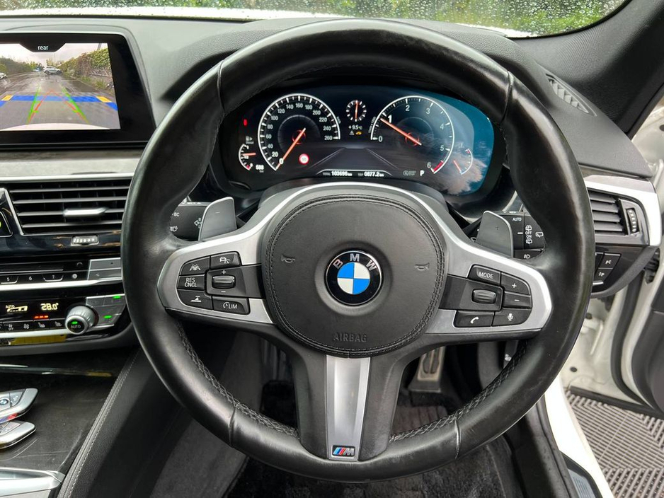 2019 BMW 5 Series - image 4