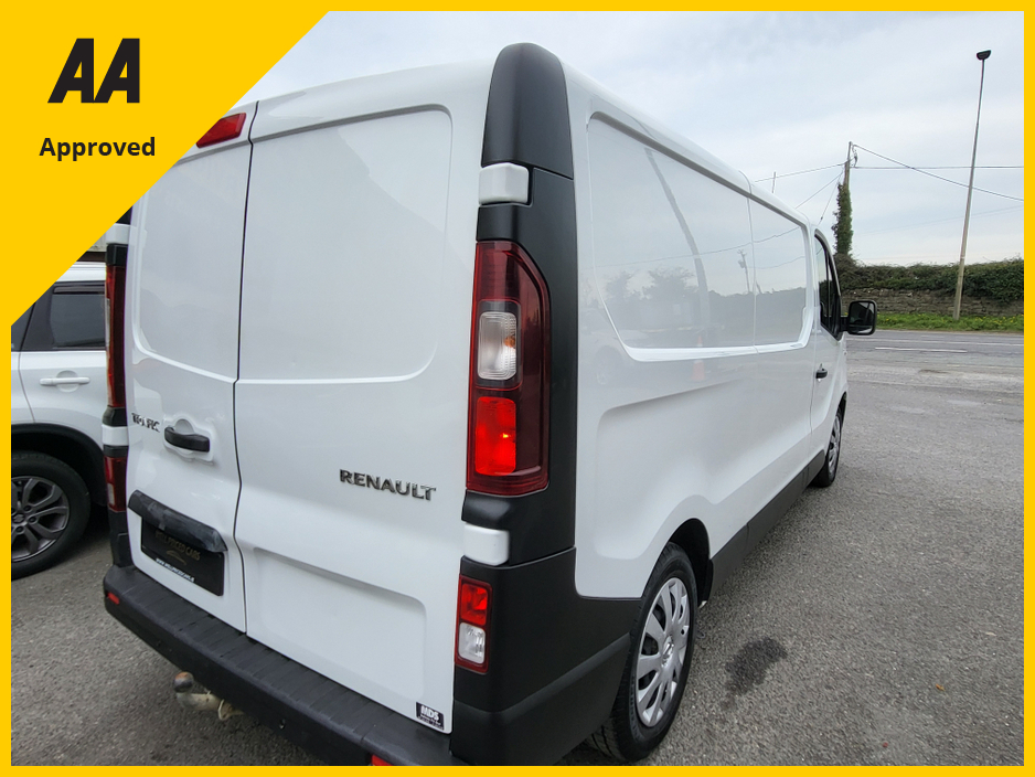 2021 Renault Trafic - image 9