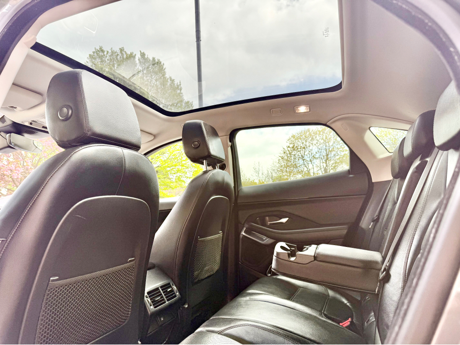 2019 Jaguar E-Pace - image 19