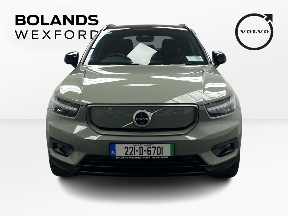 2022 Volvo XC40 - image 7