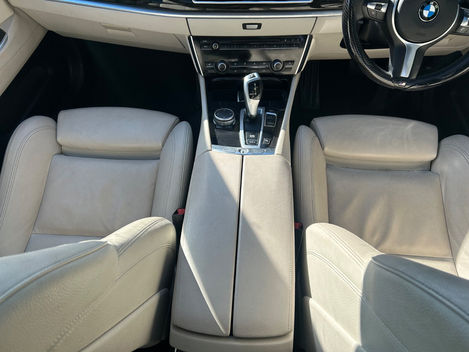 2015 BMW 5 Series - image 18